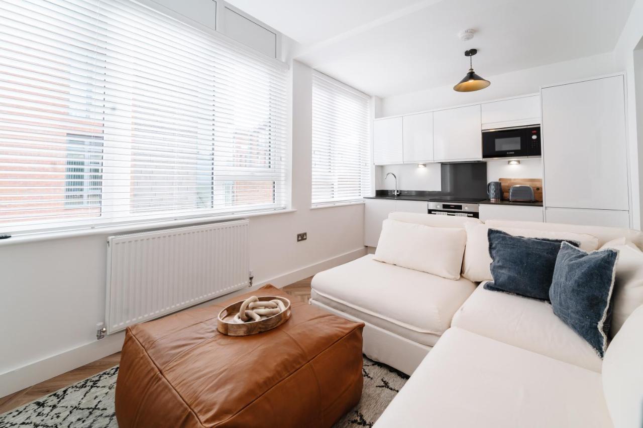 Royal House Stylish Apartments - Честер Экстерьер фото