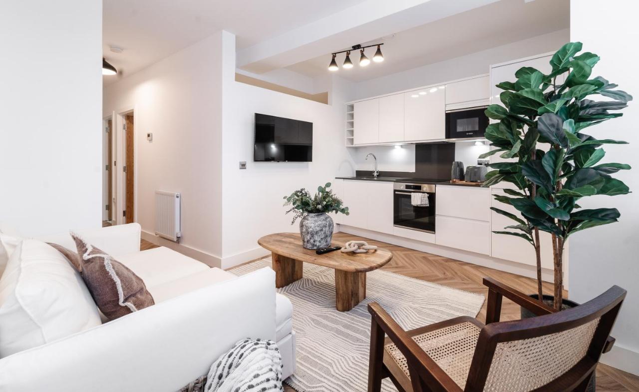 Royal House Stylish Apartments - Честер Экстерьер фото